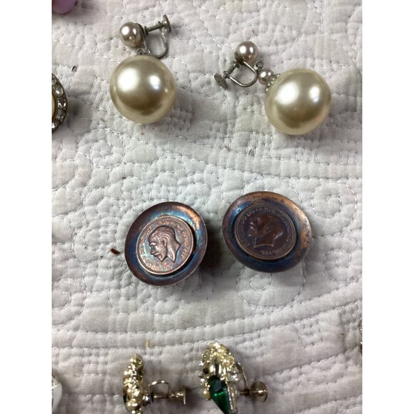 Lot of 16 Pairs Vintage Clip-On & Screw-Back Earrings*Costume Jewelry*Stylish - Picture 5 of 7